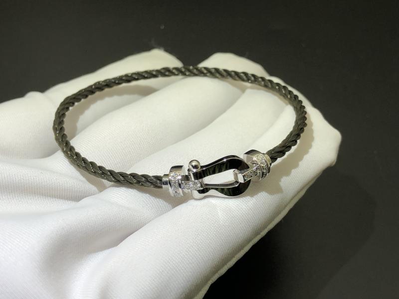 18K white gold and diamond medium size
