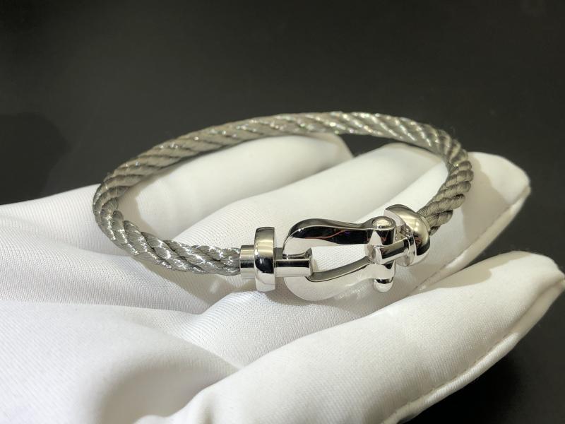 18K white gold medium size