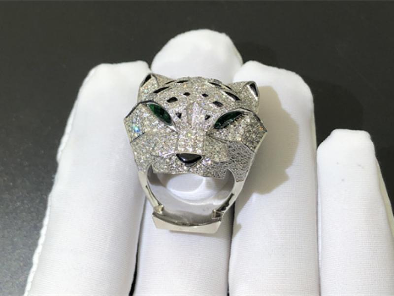 Cheetah Ring, set with diamonds in 18K white gold