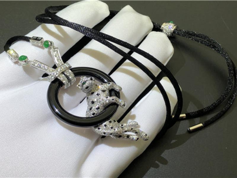 Panthere de necklace in platinum