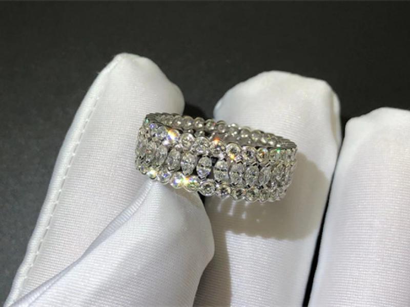 Ring 18K white gold with diamonds