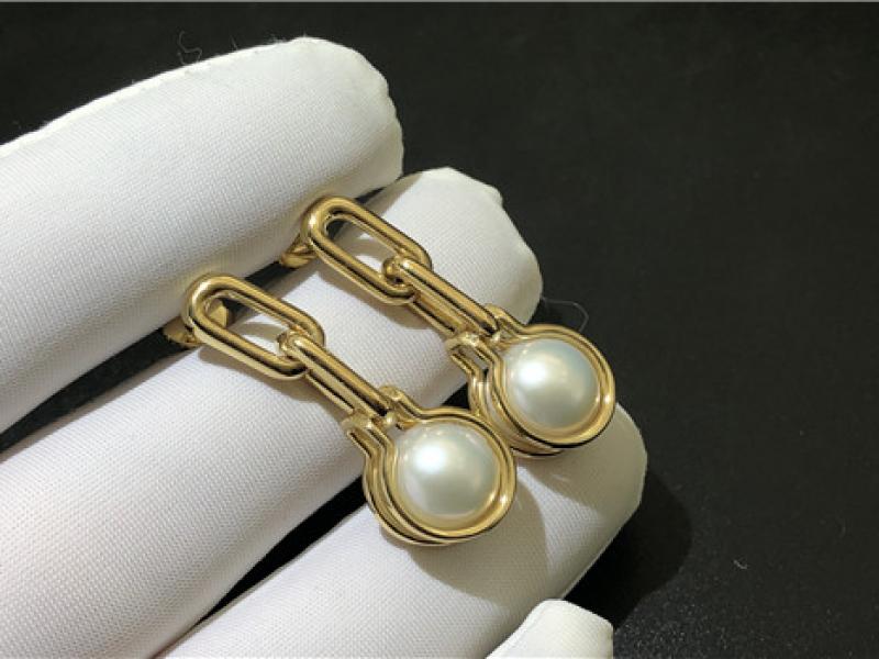 Tiffany earrings inlaid with freshwater pearls