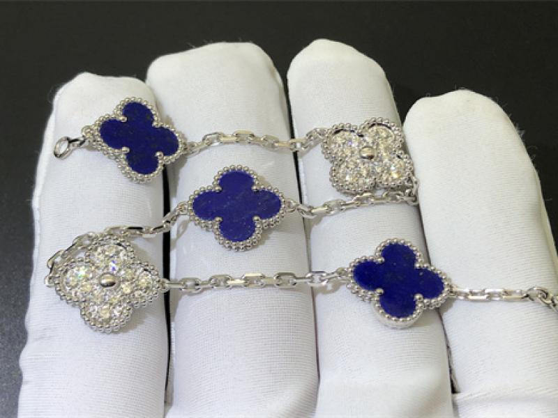 Vintage Alhambra bracelet with 5 lucky four leaf patterns