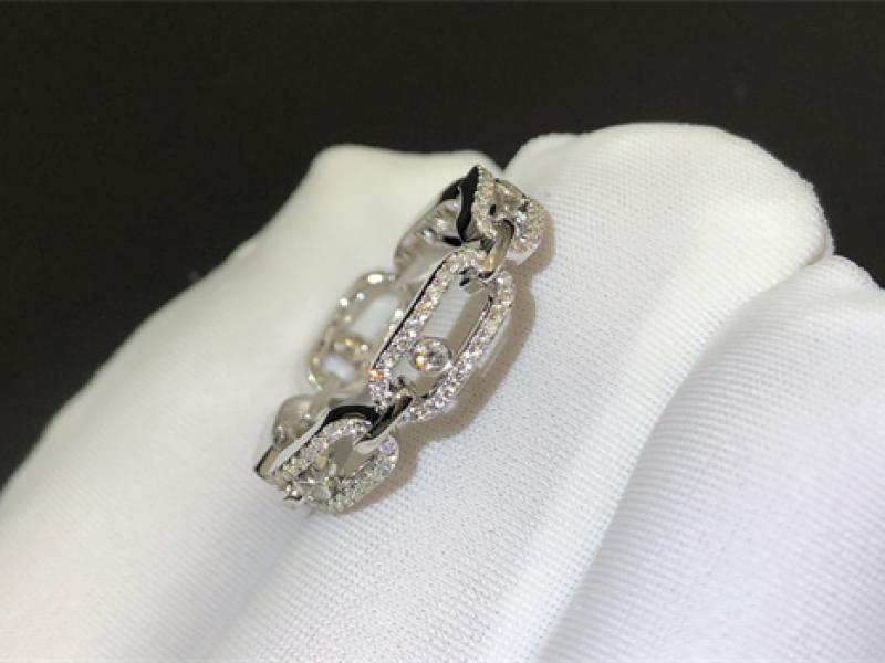 White gold diamond ring Richly encrusted with diamonds